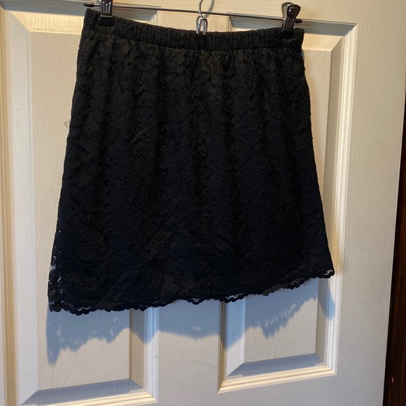 Lace mini skirt with elastic waistband - Picture 1 of 5